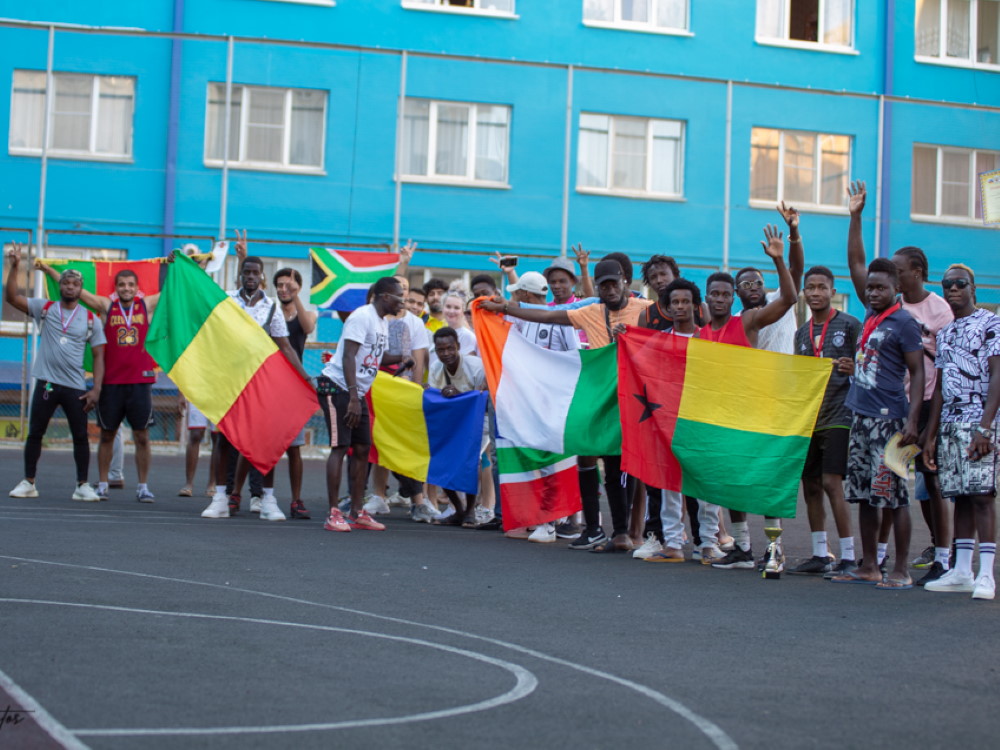 Иностранные студенты АГУ отметили День Африки турниром по мини-футболу