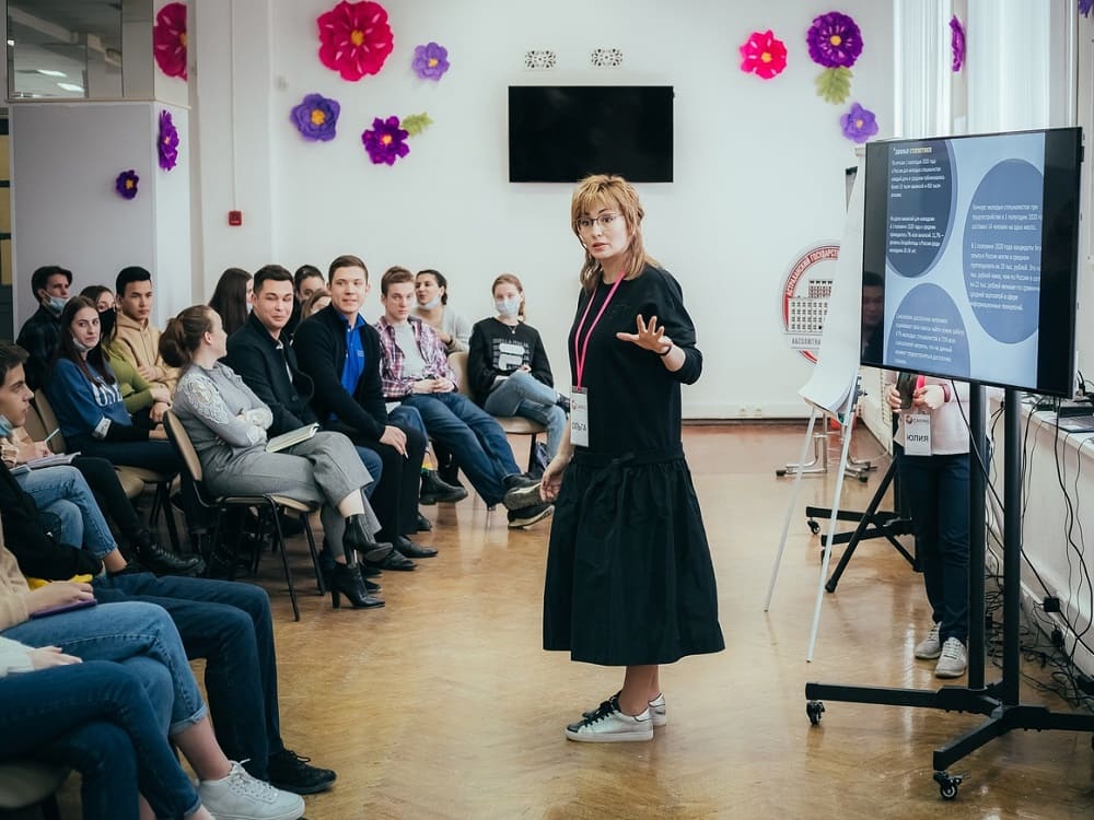 Студенты Астраханского госуниверситета узнали о карьерном росте
