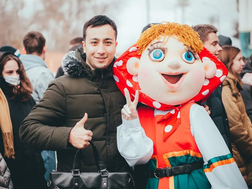 В Астраханском госуниверситете продолжают праздновать Масленицу